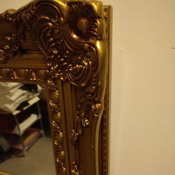 Mirror  with classic frame . Size is 17x15 " - Picture 4 of 15